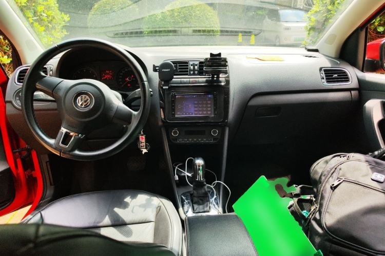 Used Volkswagen Polo 2011 1.6L Automatic ZhiKu Edition Center Console