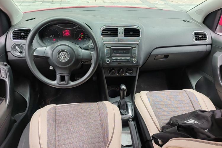 Used Volkswagen Polo 2011 1.6L Automatic ZhiShang Version Center Console