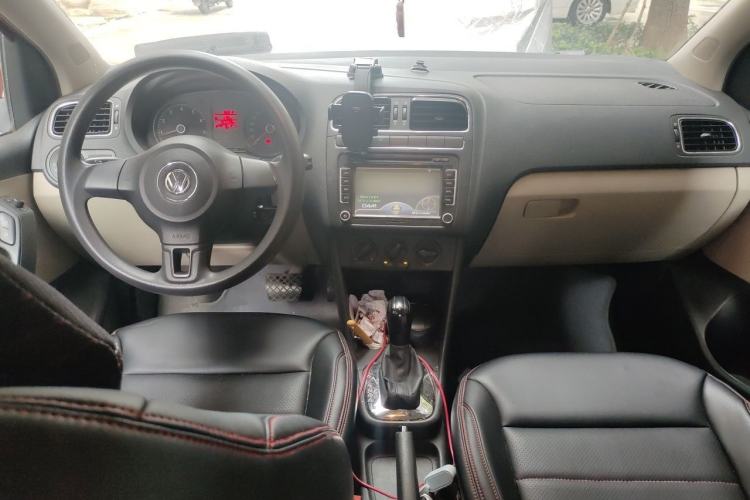 Used Volkswagen Polo 2011 1.4L Automatic ZhiShang Version Center Console