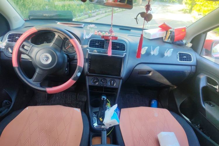 Used Volkswagen Polo 2011 1.4L Automatic ZhiShang Version Center Console