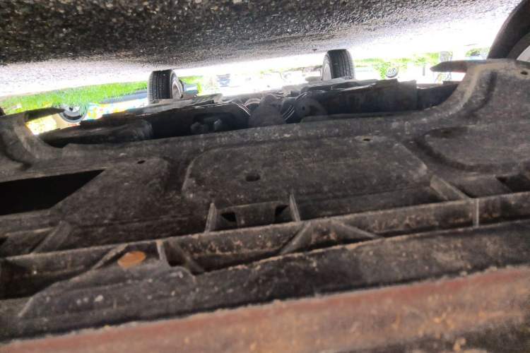 Used Volkswagen Polo 2011 1.6L Automatic ZhiKu Edition Chassis Front