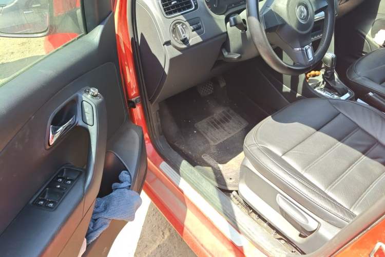 Used Volkswagen Polo 2011 1.6L Automatic ZhiKu Edition Driver Seat
