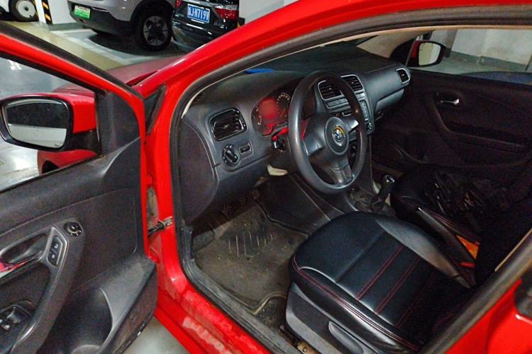 Used Volkswagen Polo 2011 1.6L Manual ZhiShang Edition Driver Seat