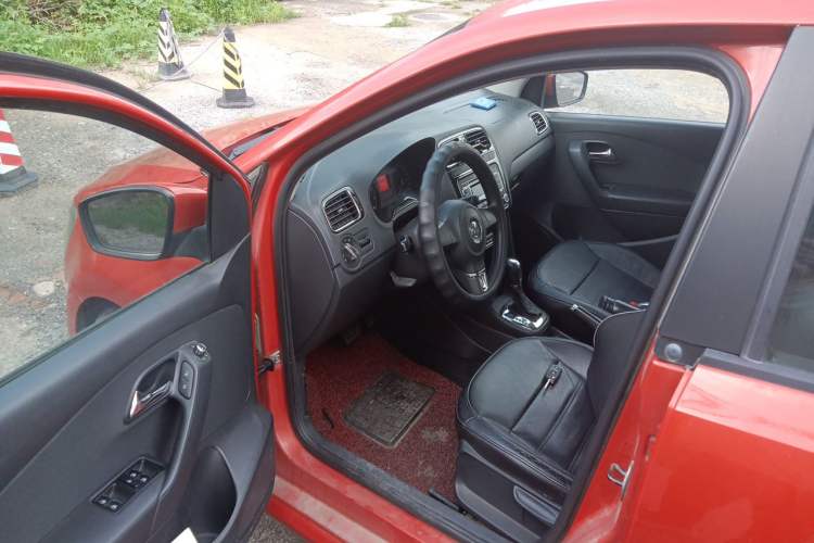 Used Volkswagen Polo 2011 1.6L Automatic ZhiKu Edition Driver Seat