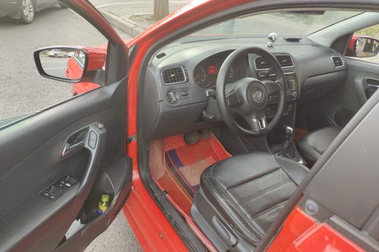 Used Volkswagen Polo 2011 1.6L Automatic ZhiKu Edition Driver Seat