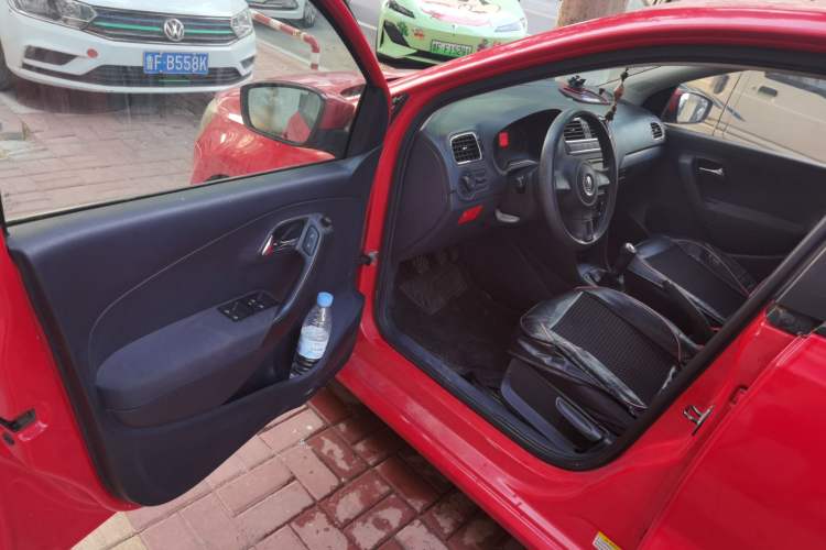 Used Volkswagen Polo 2011 1.6L Manual ZhiShang Edition Driver Seat