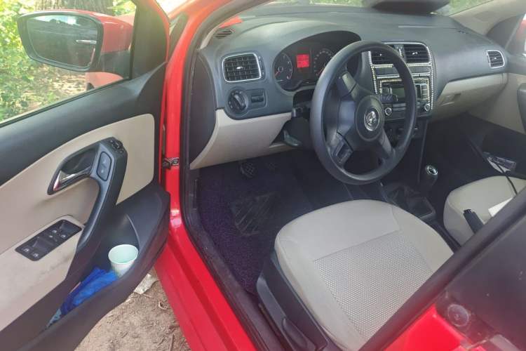 Used Volkswagen Polo 2011 1.6L Manual ZhiShang Edition Driver Seat