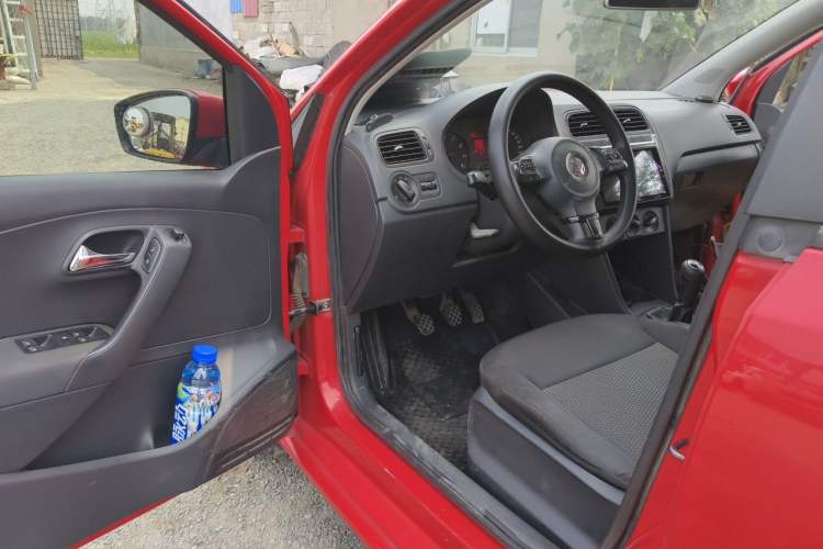 Used Volkswagen Polo 2011 1.4L Manual ZhiLe Edition Driver Seat