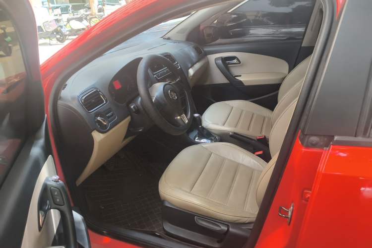Used Volkswagen Polo 2011 1.4L Automatic ZhiShang Version Driver Seat