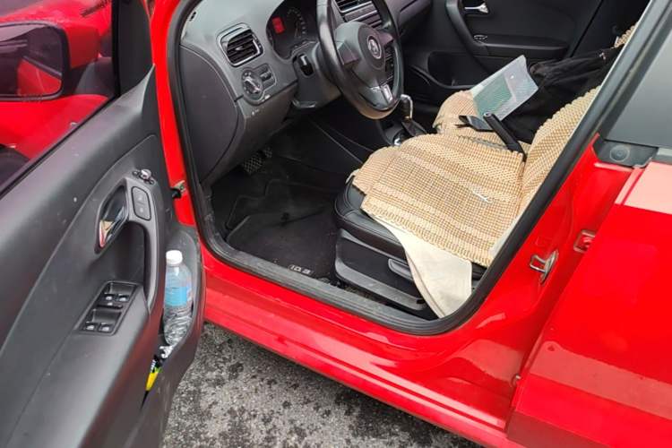 Used Volkswagen Polo 2011 1.6L Automatic ZhiKu Edition Driver Seat