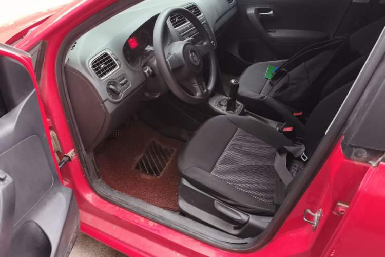 Used Volkswagen Polo 2011 1.6L Manual ZhiShang Edition Driver Seat