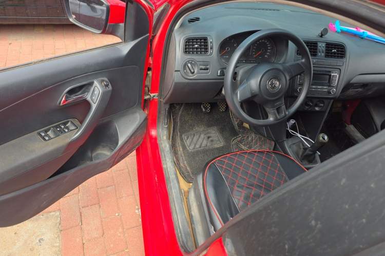 Used Volkswagen Polo 2011 1.4L Manual ZhiLe Edition Driver Seat