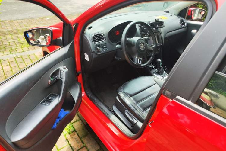Used Volkswagen Polo 2011 1.6L Automatic ZhiKu Edition Driver Seat