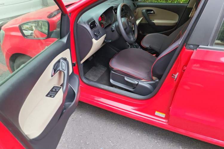 Used Volkswagen Polo 2011 1.6L Automatic ZhiShang Version Driver Seat