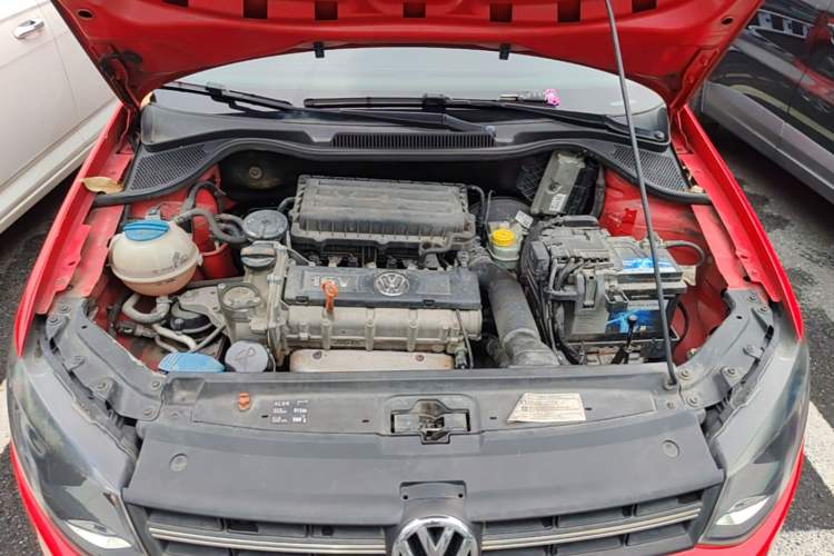 Used Volkswagen Polo 2011 1.6L Automatic ZhiKu Edition Engine Bay