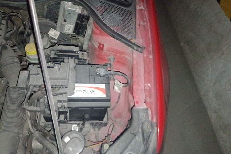Used Volkswagen Polo 2011 1.4L Automatic ZhiShang Version Engine Bay Left