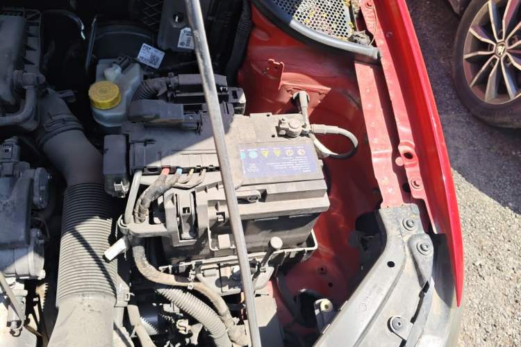 Used Volkswagen Polo 2011 1.6L Automatic ZhiKu Edition Engine Bay Left