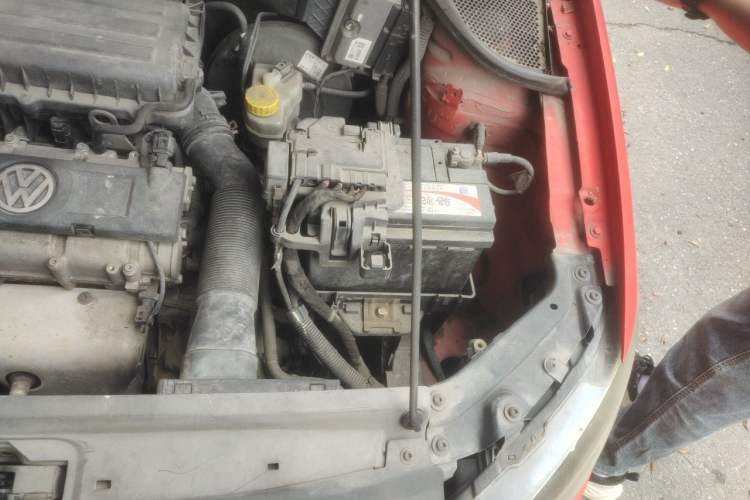 Used Volkswagen Polo 2011 1.4L Manual ZhiShang Edition Engine Bay Left