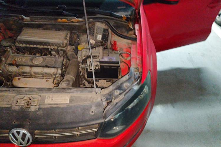 Used Volkswagen Polo 2011 1.6L Manual ZhiShang Edition Engine Bay Left
