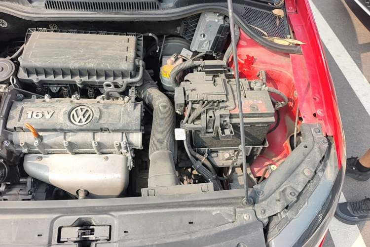 Used Volkswagen Polo 2011 1.6L Automatic ZhiKu Edition Engine Bay Left