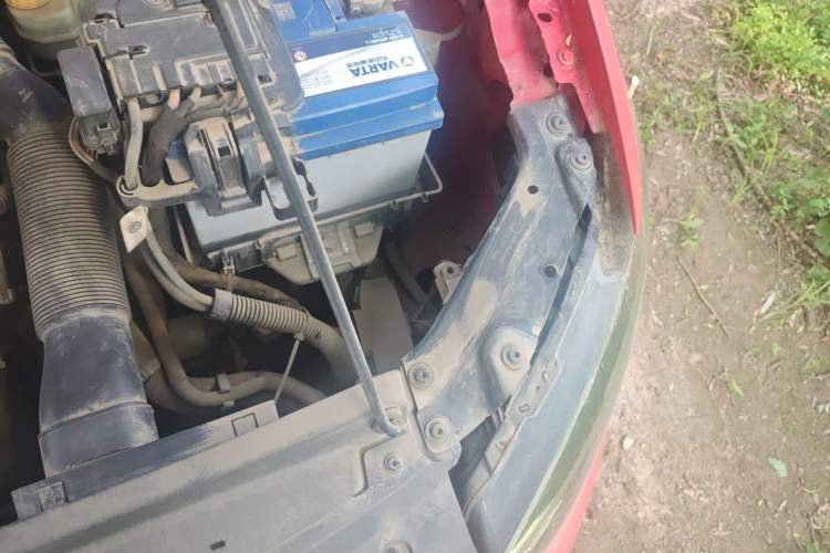 Used Volkswagen Polo 2011 1.6L Manual ZhiShang Edition Engine Bay Left