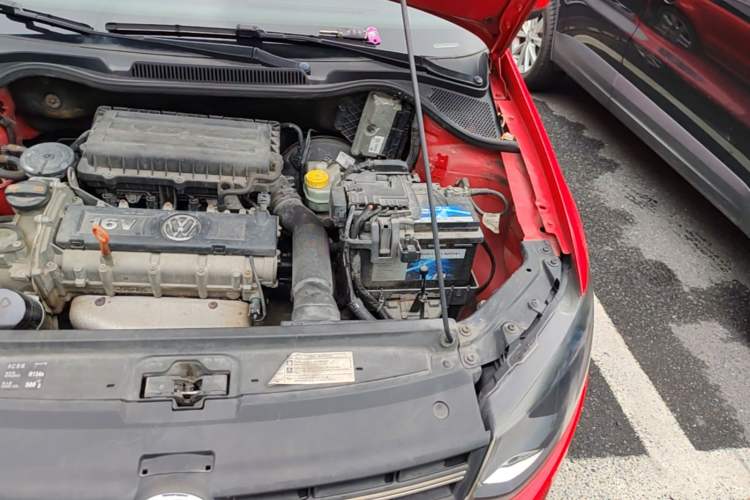 Used Volkswagen Polo 2011 1.6L Automatic ZhiKu Edition Engine Bay Left