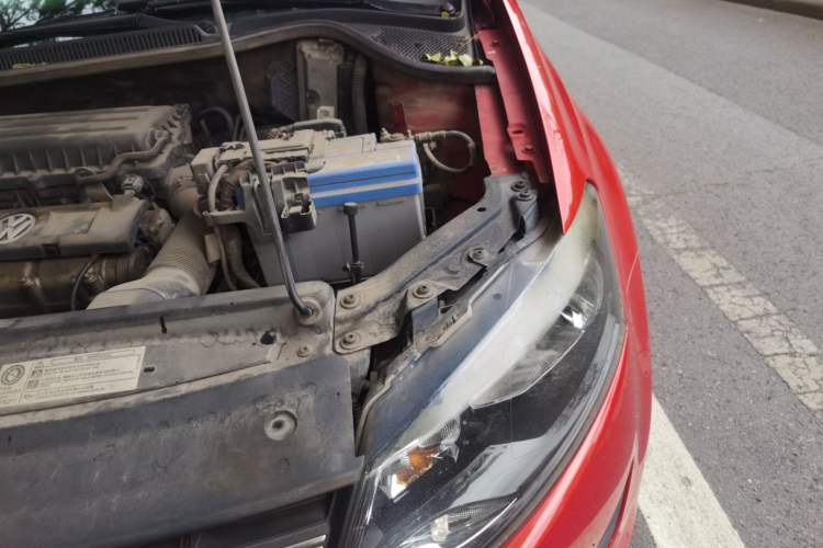 Used Volkswagen Polo 2011 1.4L Automatic ZhiShang Version Engine Bay Left