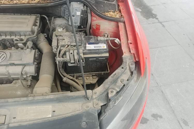 Used Volkswagen Polo 2011 1.4L Manual ZhiLe Edition Engine Bay Left
