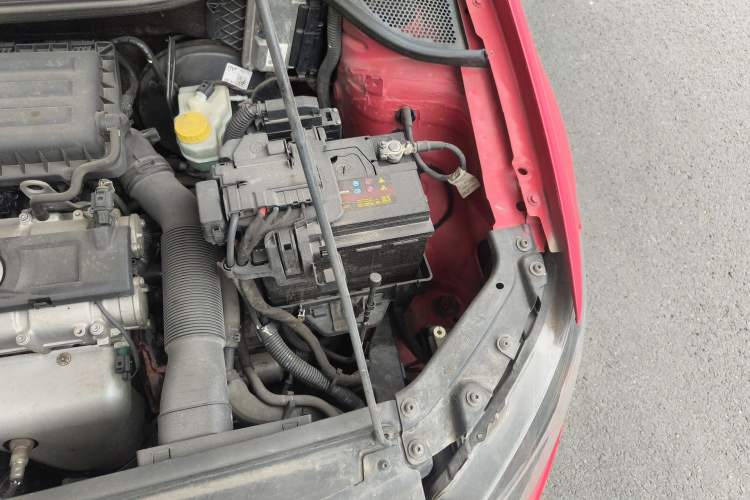 Used Volkswagen Polo 2011 1.6L Automatic ZhiKu Edition Engine Bay Left