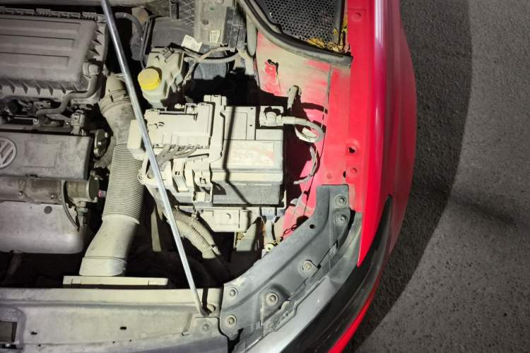 Used Volkswagen Polo 2011 1.4L Manual ZhiLe Edition Engine Bay Left