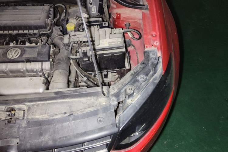 Used Volkswagen Polo 2011 1.6L Automatic ZhiShang Version Engine Bay Left