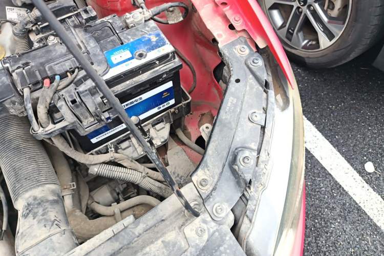 Used Volkswagen Polo 2011 1.6L Automatic ZhiKu Edition Engine Bay Left