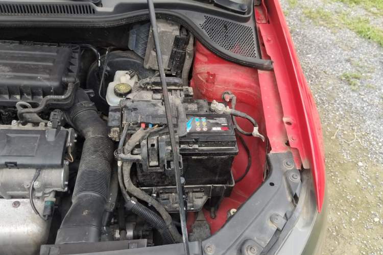 Used Volkswagen Polo 2011 1.6L Automatic ZhiShang Version Engine Bay Left