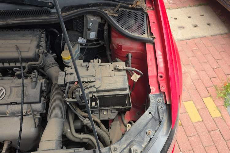 Used Volkswagen Polo 2011 1.4L Manual ZhiLe Edition Engine Bay Left