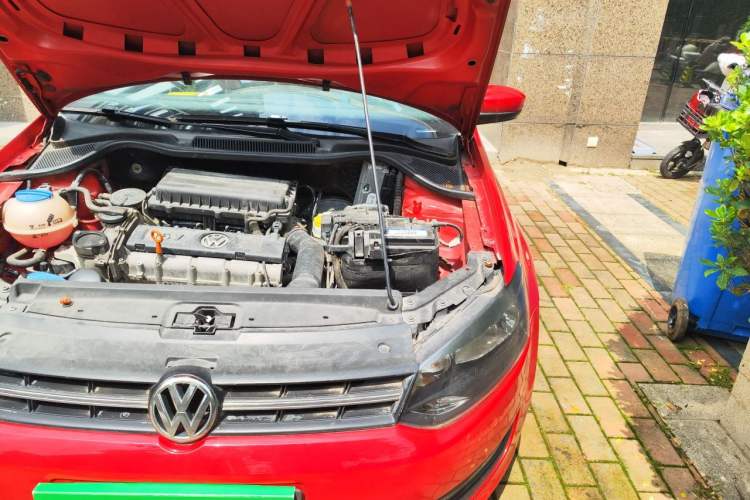 Used Volkswagen Polo 2011 1.6L Automatic ZhiKu Edition Engine Bay Left