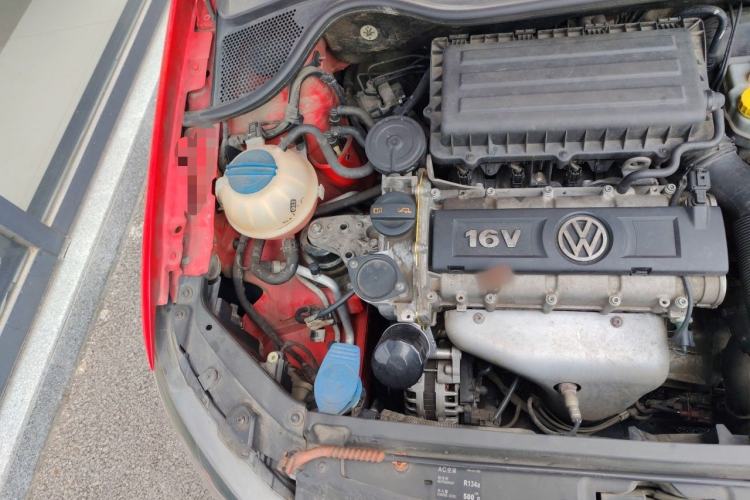 Used Volkswagen Polo 2011 1.6L Automatic ZhiShang Version Engine Bay Right