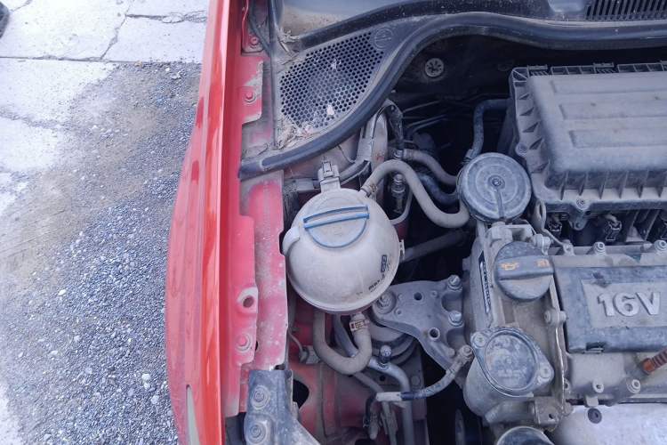 Used Volkswagen Polo 2011 1.6L Automatic ZhiKu Edition Engine Bay Right