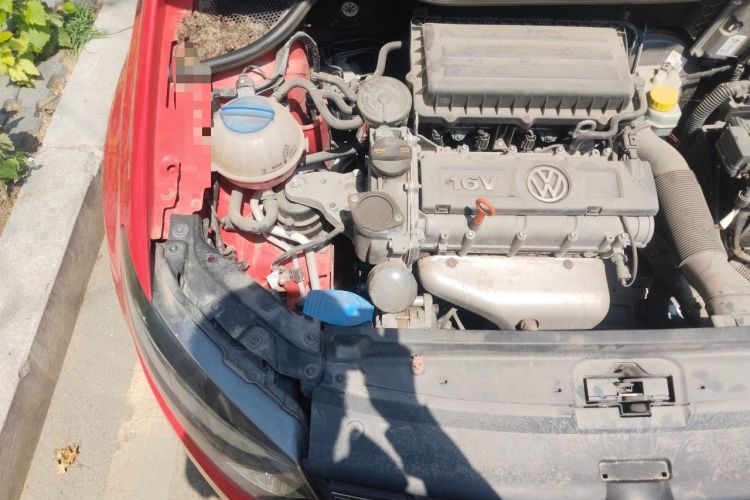 Used Volkswagen Polo 2011 1.6L Automatic ZhiKu Edition Engine Bay Right
