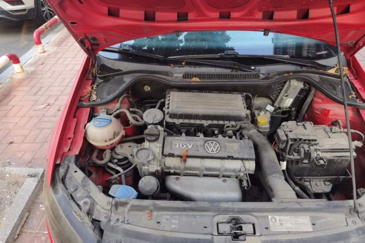 Used Volkswagen Polo 2011 1.6L Manual ZhiShang Edition Engine Bay Right