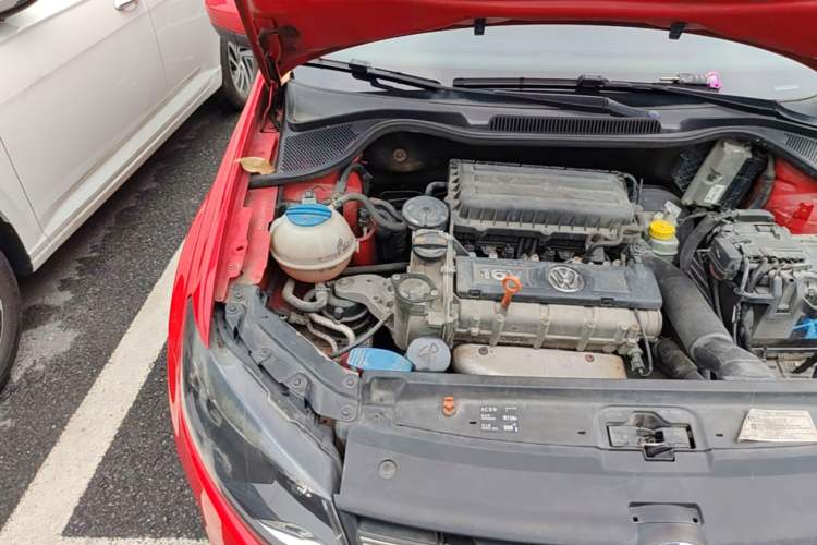Used Volkswagen Polo 2011 1.6L Automatic ZhiKu Edition Engine Bay Right