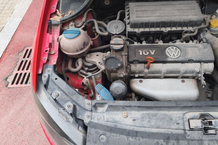 Used Volkswagen Polo 2011 1.6L Manual ZhiShang Edition Engine Bay Right