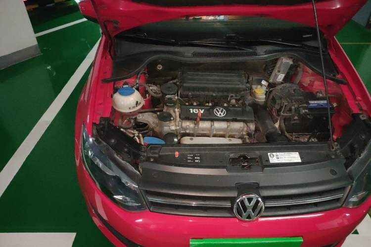 Used Volkswagen Polo 2011 1.6L Automatic ZhiKu Edition Engine Bay Right