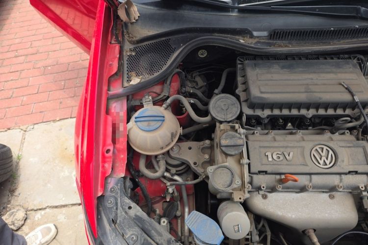 Used Volkswagen Polo 2011 1.4L Manual ZhiLe Edition Engine Bay Right