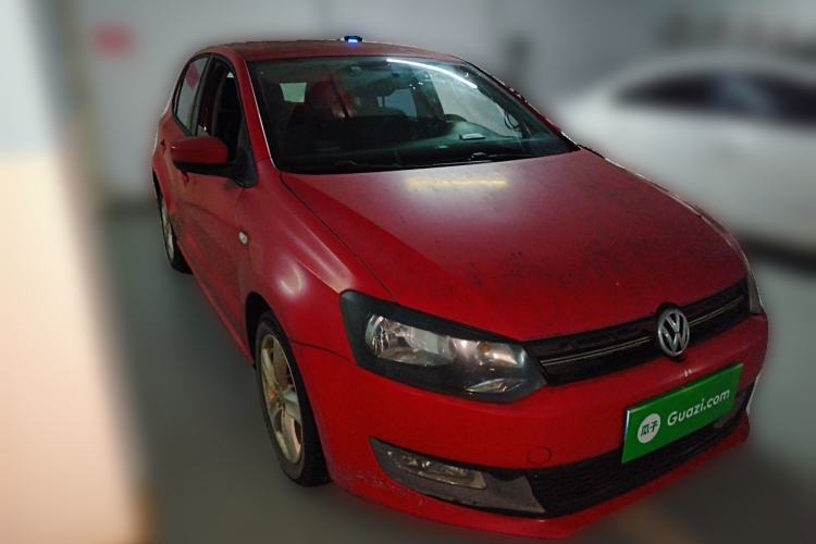 Used Volkswagen Polo 2011 1.6L Manual ZhiShang Edition Front Right 45 Deg