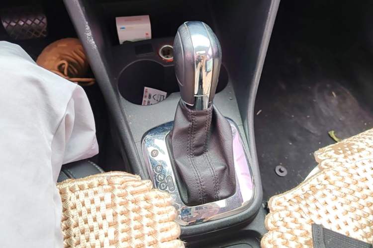 Used Volkswagen Polo 2011 1.6L Automatic ZhiKu Edition Gear Lever