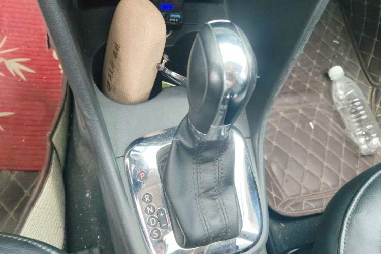Used Volkswagen Polo 2011 1.6L Automatic ZhiShang Version Gear Lever