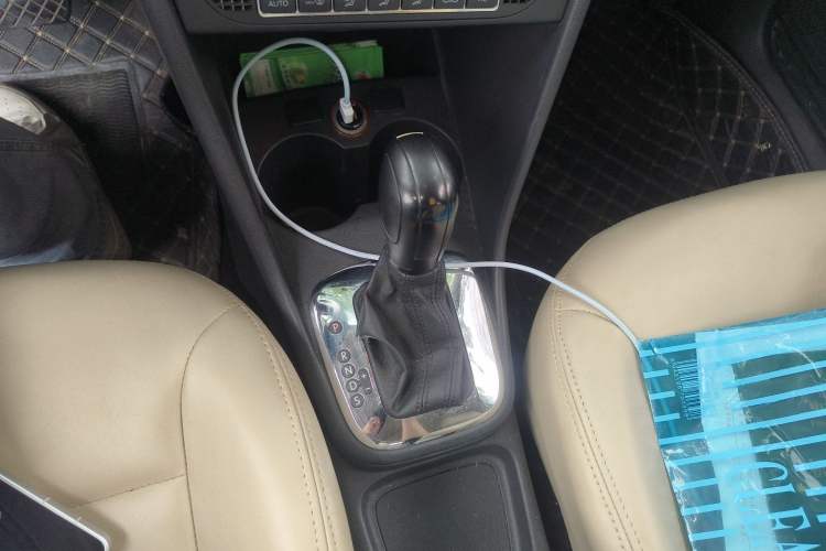 Used Volkswagen Polo 2011 1.6L Automatic ZhiKu Edition Gear Lever
