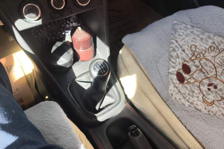 Used Volkswagen Polo 2011 1.6L Manual ZhiShang Edition Gear Lever