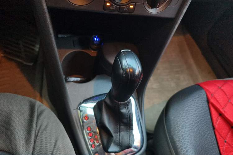 Used Volkswagen Polo 2011 1.6L Automatic ZhiShang Version Gear Lever
