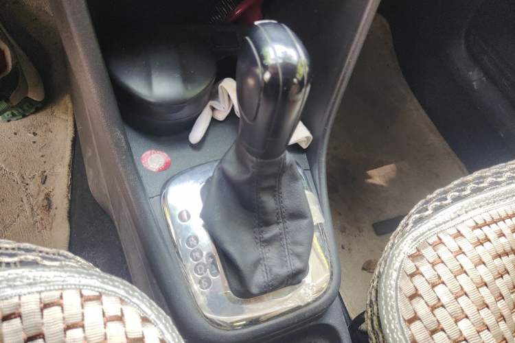 Used Volkswagen Polo 2011 1.6L Automatic ZhiShang Version Gear Lever